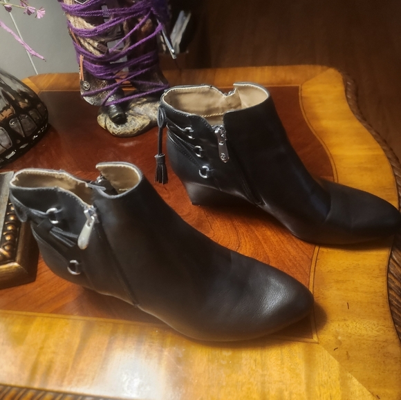 Adrienne Vittadini booties - Picture 8 of 8